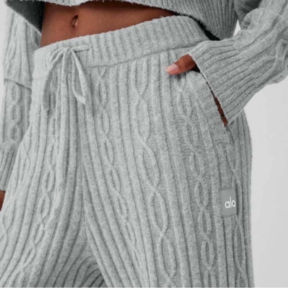 ALO Yoga Light Gray Cable Knit Jogger Pants- Reposh, too big 🥲